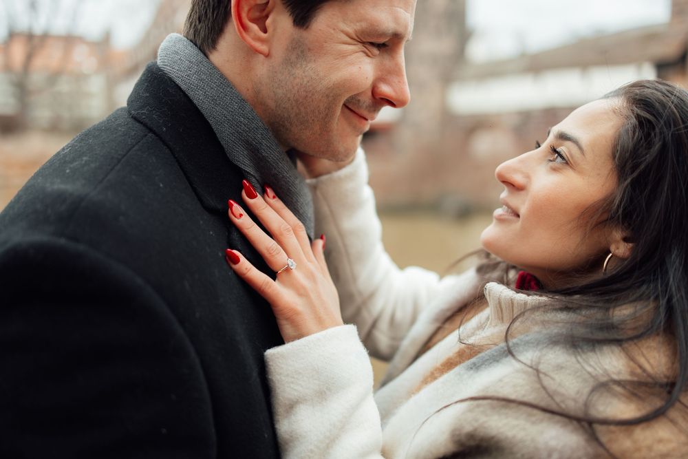 Nuremberg Altstadt Proposal, Nuremberg Engagement, Proposal Photoshoot Nuremberg, Man proposing to his fiancee, Proposal Photographer