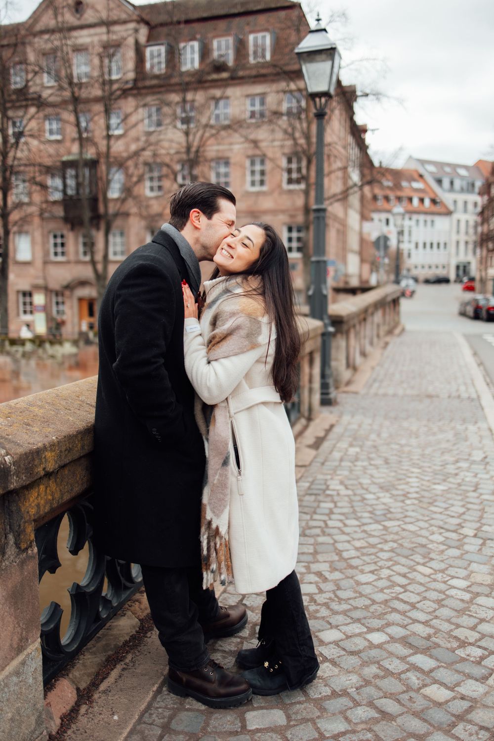 Nuremberg Altstadt Proposal, Nuremberg Engagement, Proposal Photoshoot Nuremberg, Man proposing to his fiancee, Proposal Photographer