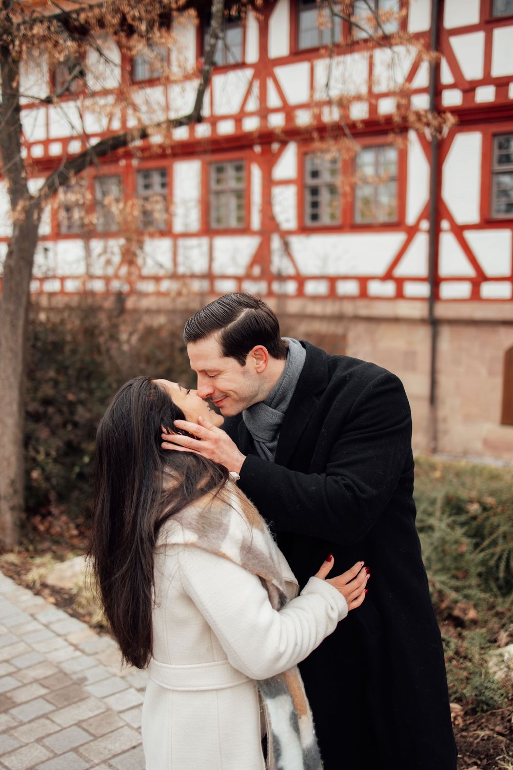 Nuremberg Altstadt Proposal, Nuremberg Engagement, Proposal Photoshoot Nuremberg, Man proposing to his fiancee, Proposal Photographer