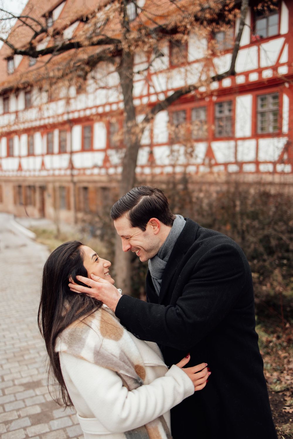 Nuremberg Altstadt Proposal, Nuremberg Engagement, Proposal Photoshoot Nuremberg, Man proposing to his fiancee, Proposal Photographer