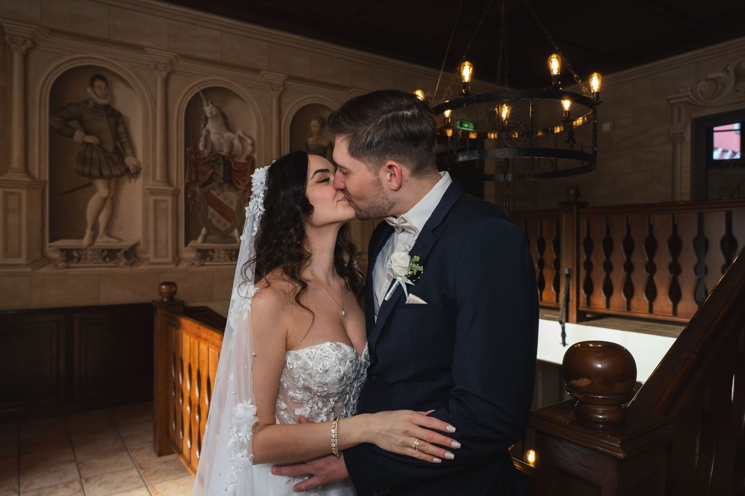 Brautpaar Shooting im Lakeside Burghotel Strausberg mit romantischer Atmosphäre