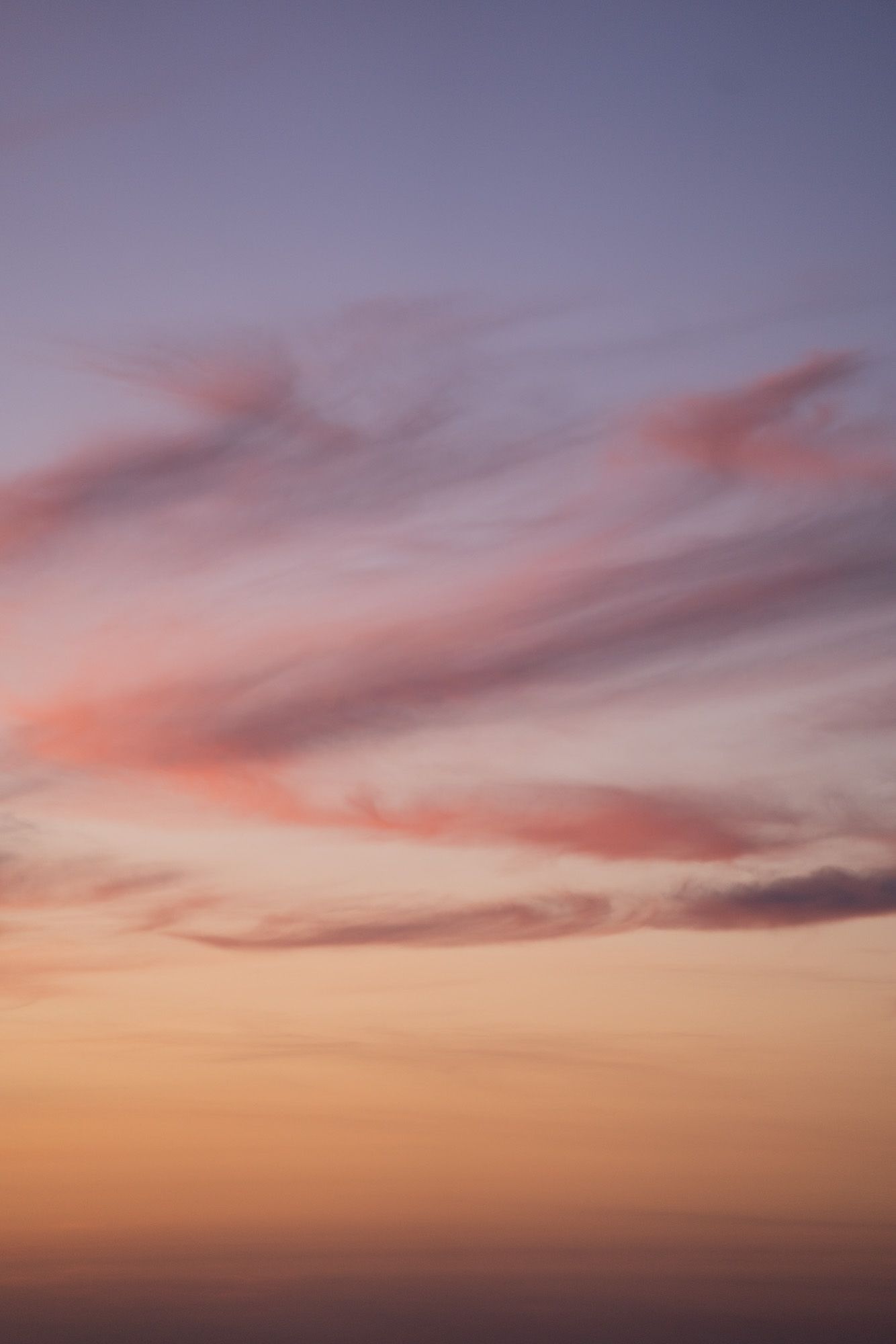 Ciel colorée au coucher du soleil au pico ruivo à Madère