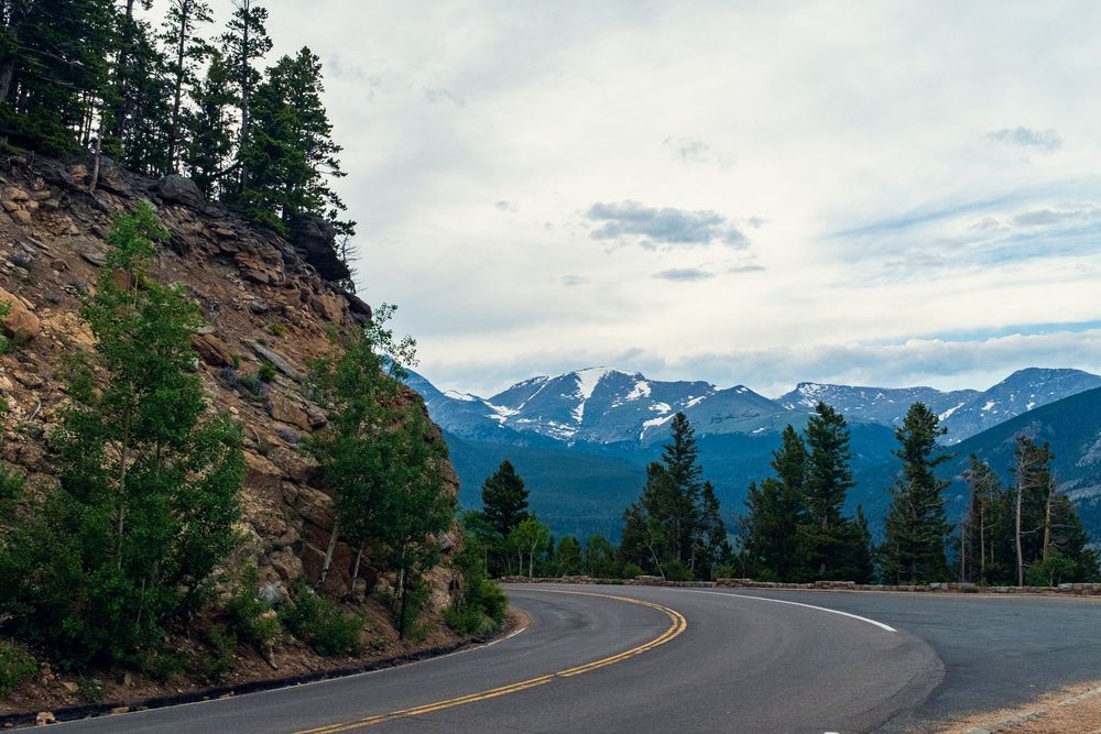 Drive around the bend in Colorado on the way to Rockies National Park