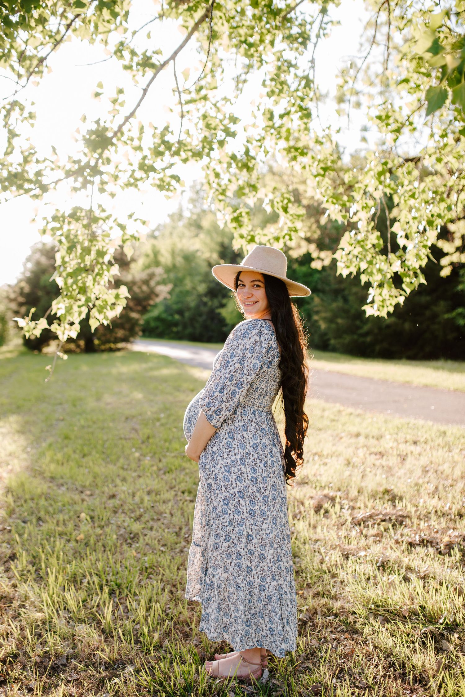 Maternity pregnancy photo session in Sedgwick County Park, family pictures in Wichita, KS, by Jessica Nadine Photography