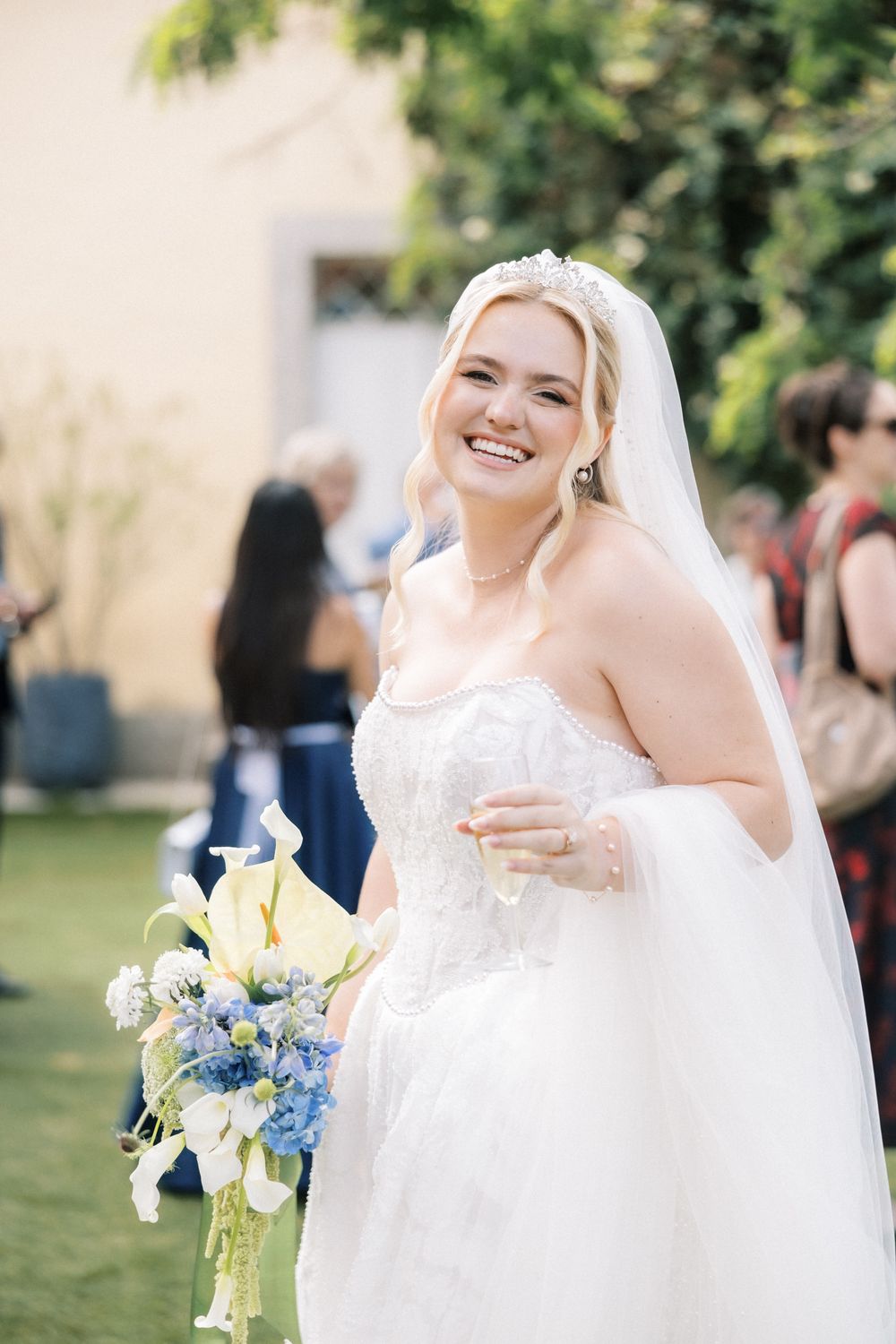 Relaxed and playful bridal portraits at Quinta do Torneiro