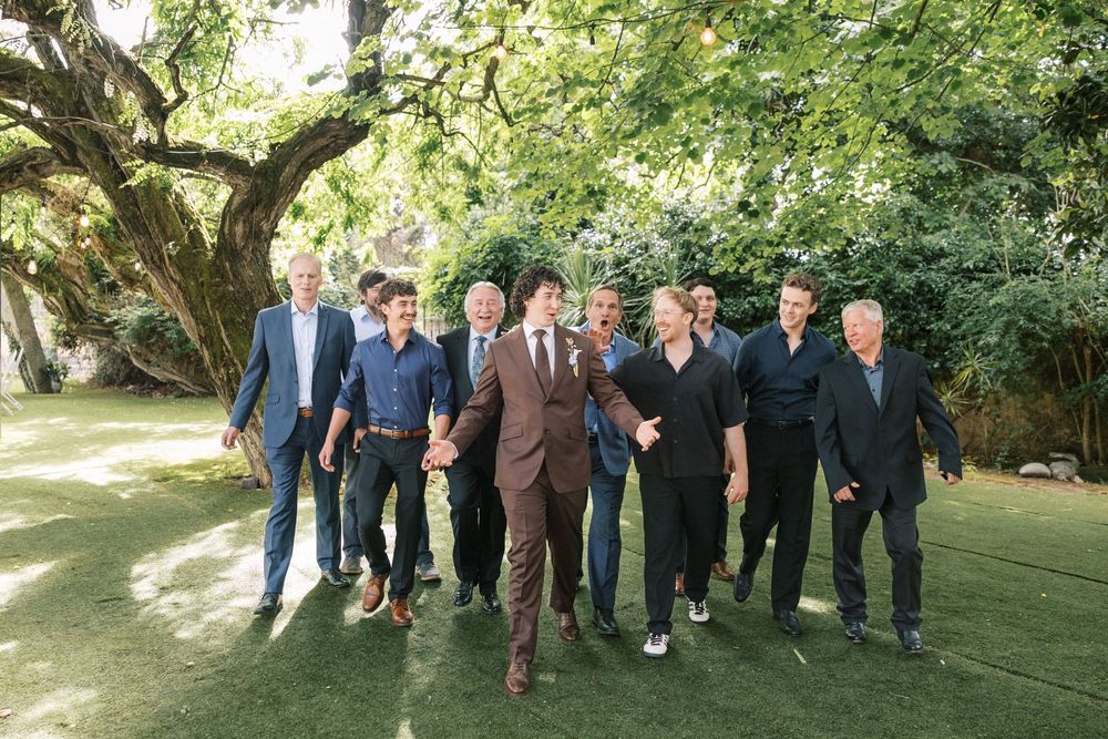 Relaxed group wedding portraits at Quinta do Torneiro
