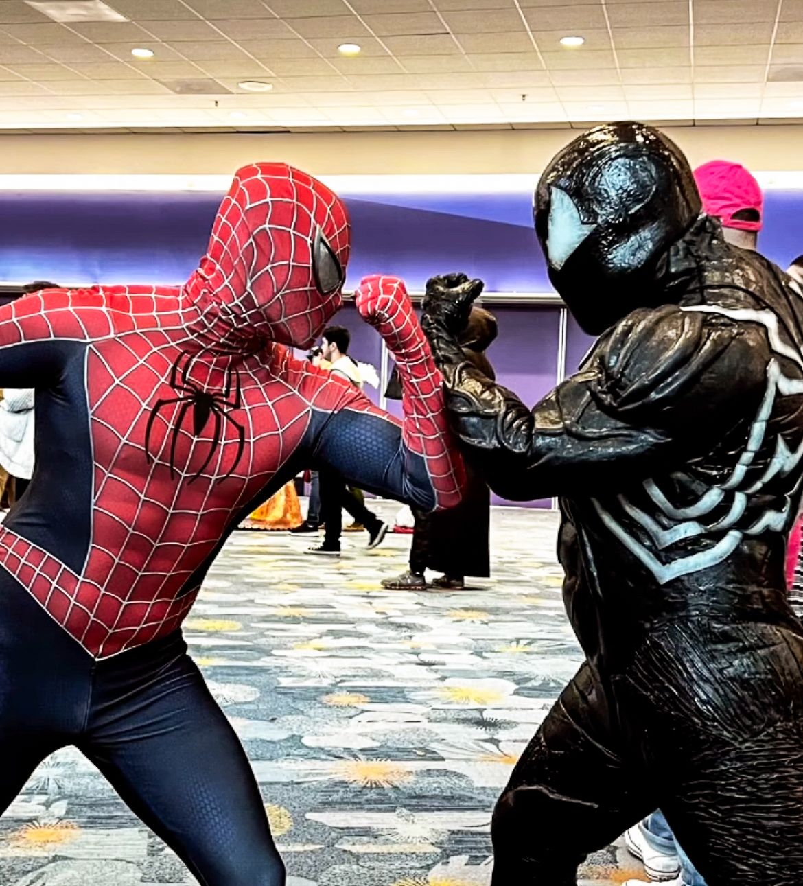 Wondercon - Spiderman cosplay & venom cosplay