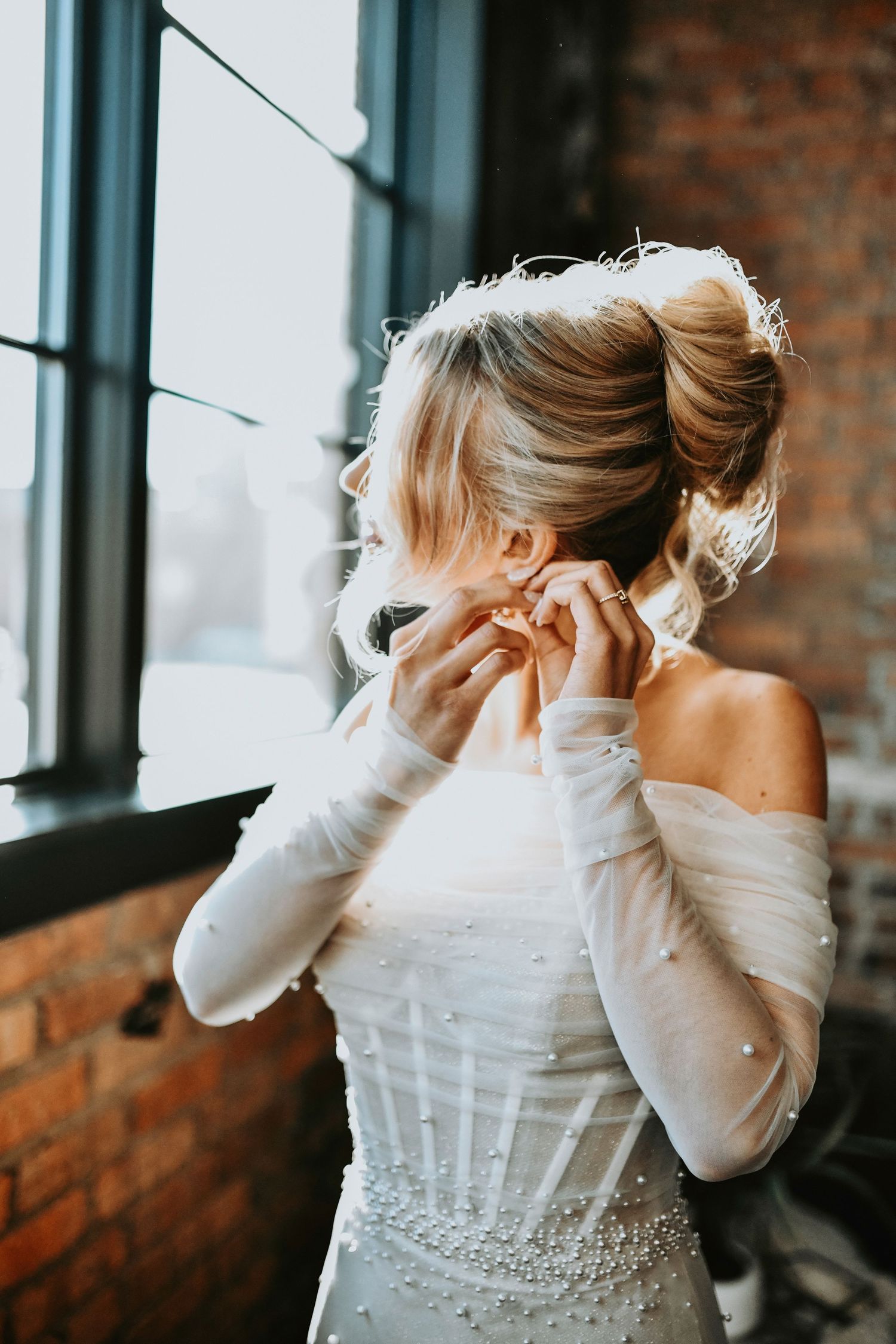 Timeless bridal portrait with soft light and modern styling