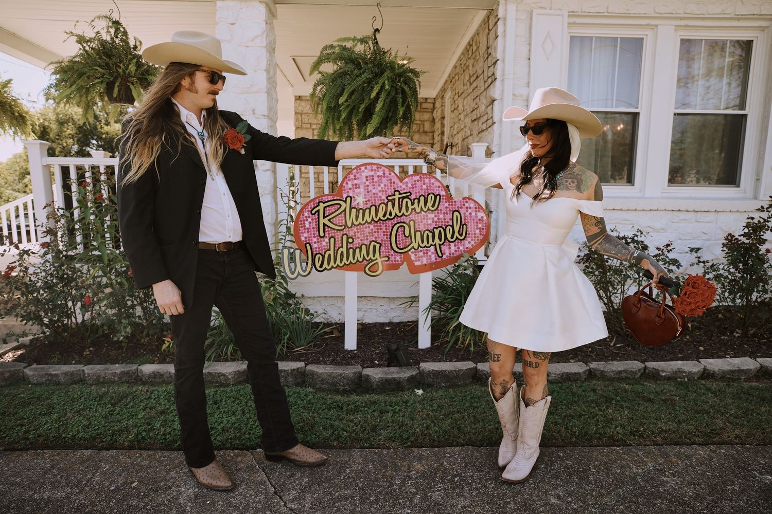 Western-themed elopement photoshoot with bride and groom in nashville