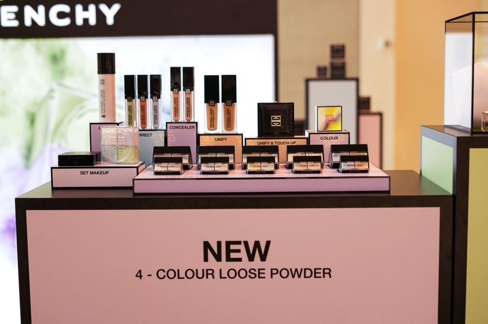 Close-up of Givenchy's new 4-color loose powder display in pink packaging.