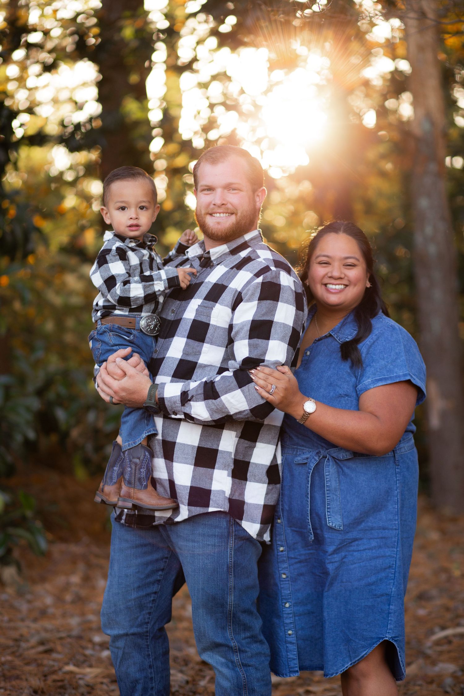 Affordable Charlotte family photographer |
Professional lifestyle family portraits |
Outdoor family photography |
Natural family photos |