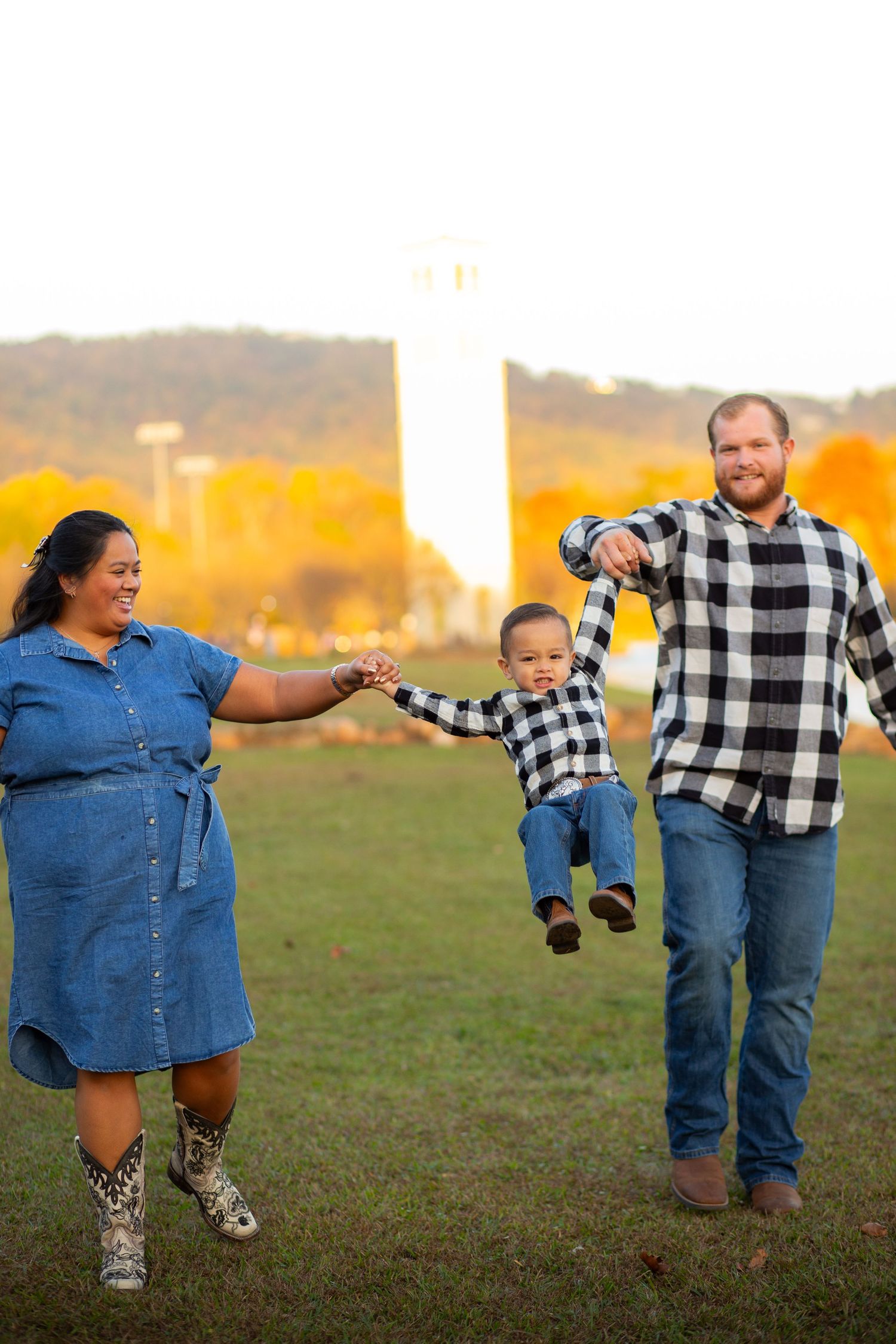 Affordable Charlotte family photographer |
Professional lifestyle family portraits |
Outdoor family photography |
Natural family photos |