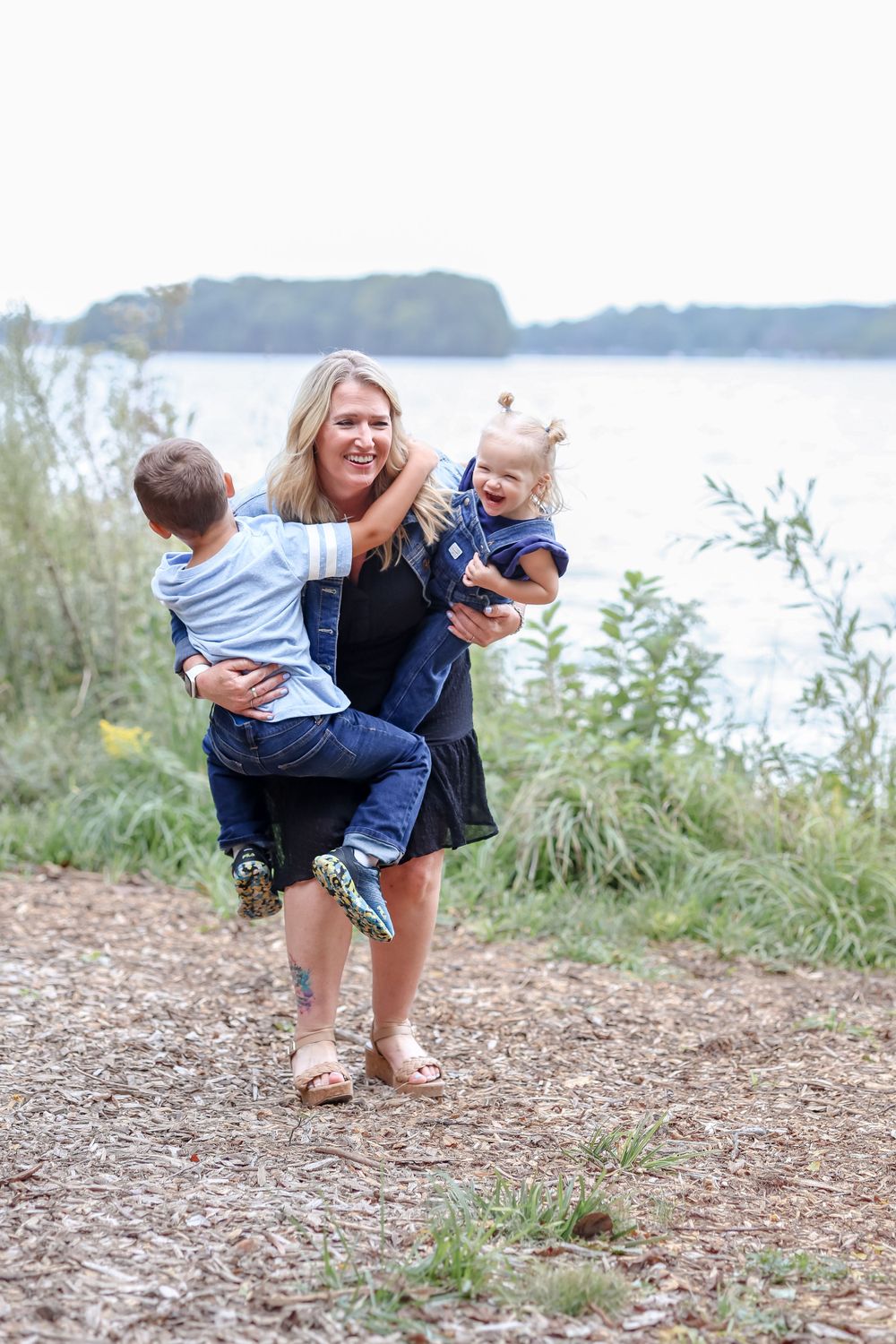Springfield, IL family photographer captures grandkids giving their grandmother a hug during a session in Central, IL