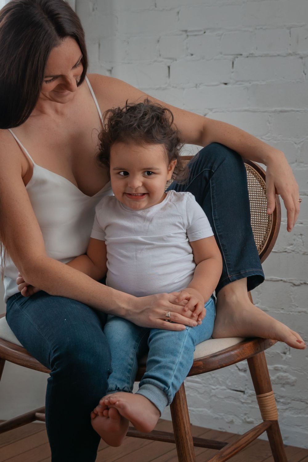 Alberta.Calgary.Edmonton Wedding Photographer JRoyale Photography family session in-home session breastfeeding session