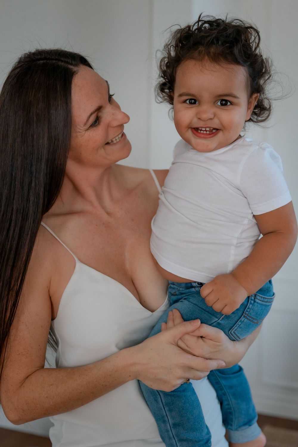 Alberta.Calgary.Edmonton Wedding Photographer JRoyale Photography family session in-home session breastfeeding session