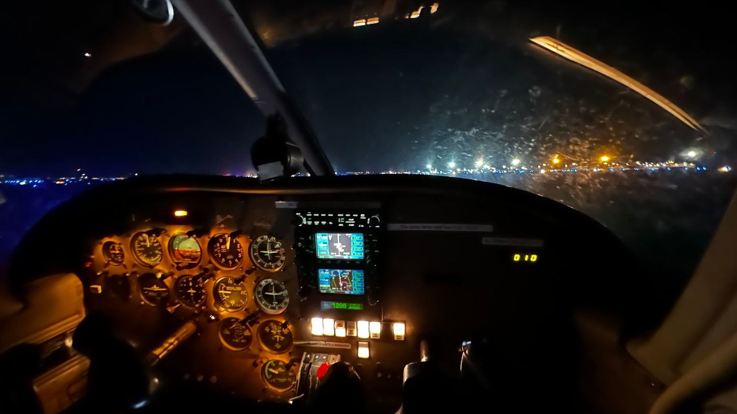 Inside of a PA-28R; Aviation, Piper Cherokee