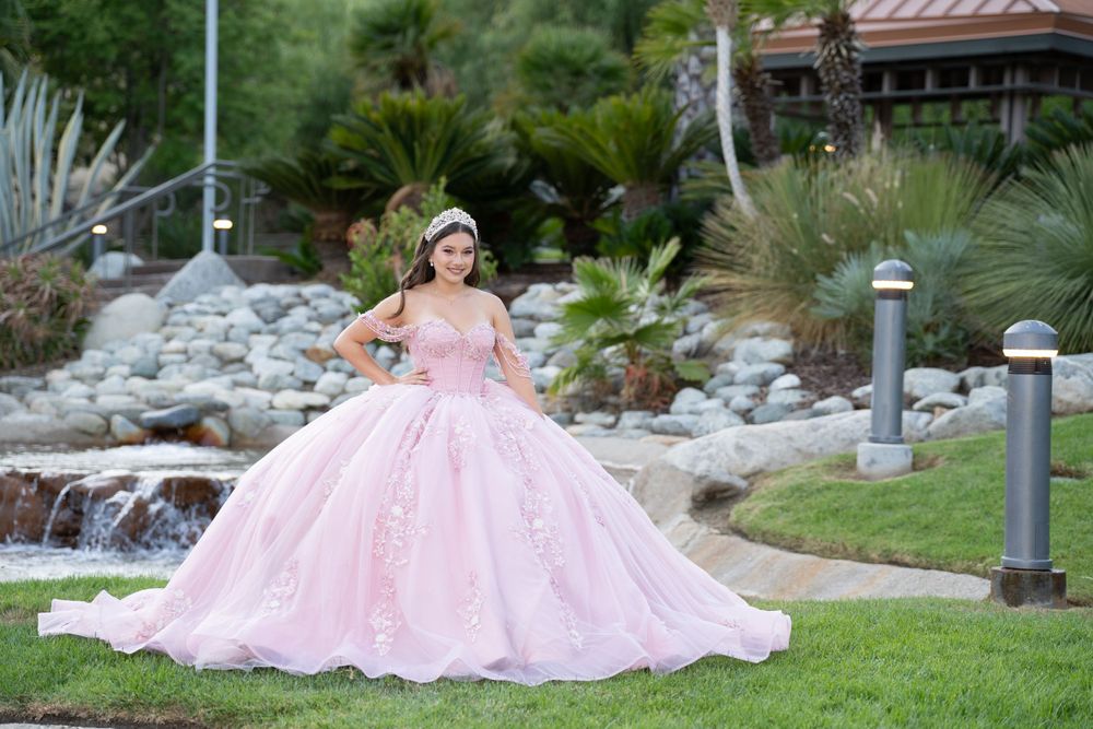 quinceañera photography, photographer in Westlake Village, Agoura, Thousand Oaks,  in Ventura County CA