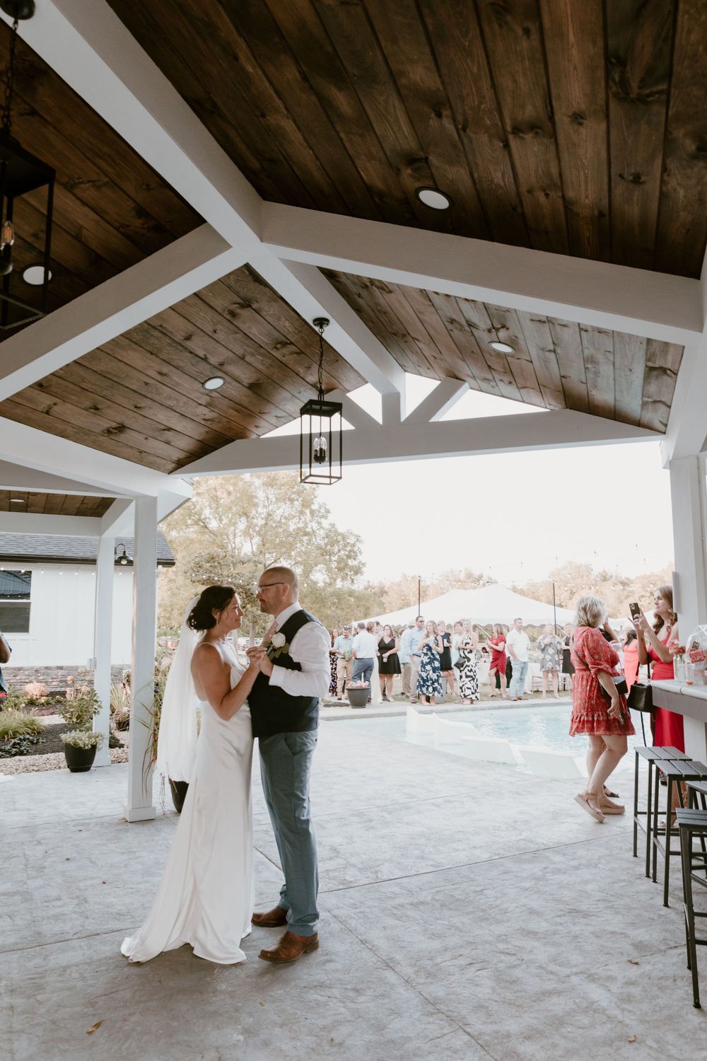 Wedding Photography Hamilton Ohio summer backyard wedding portraits by Vicci Photo Dayton Ohio Photographer Victoria Wooton