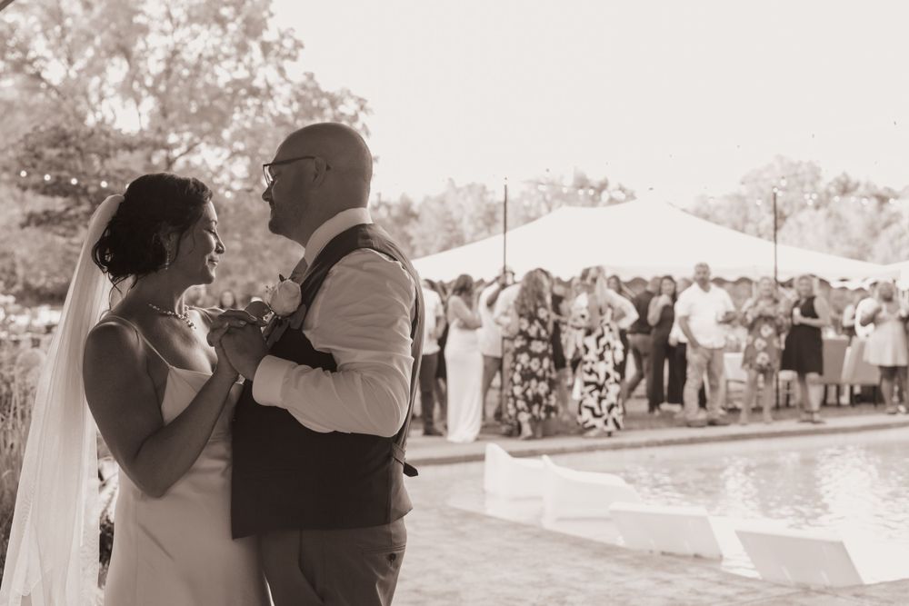 Wedding Photography Hamilton Ohio summer backyard wedding portraits by Vicci Photo Dayton Ohio Photographer Victoria Wooton