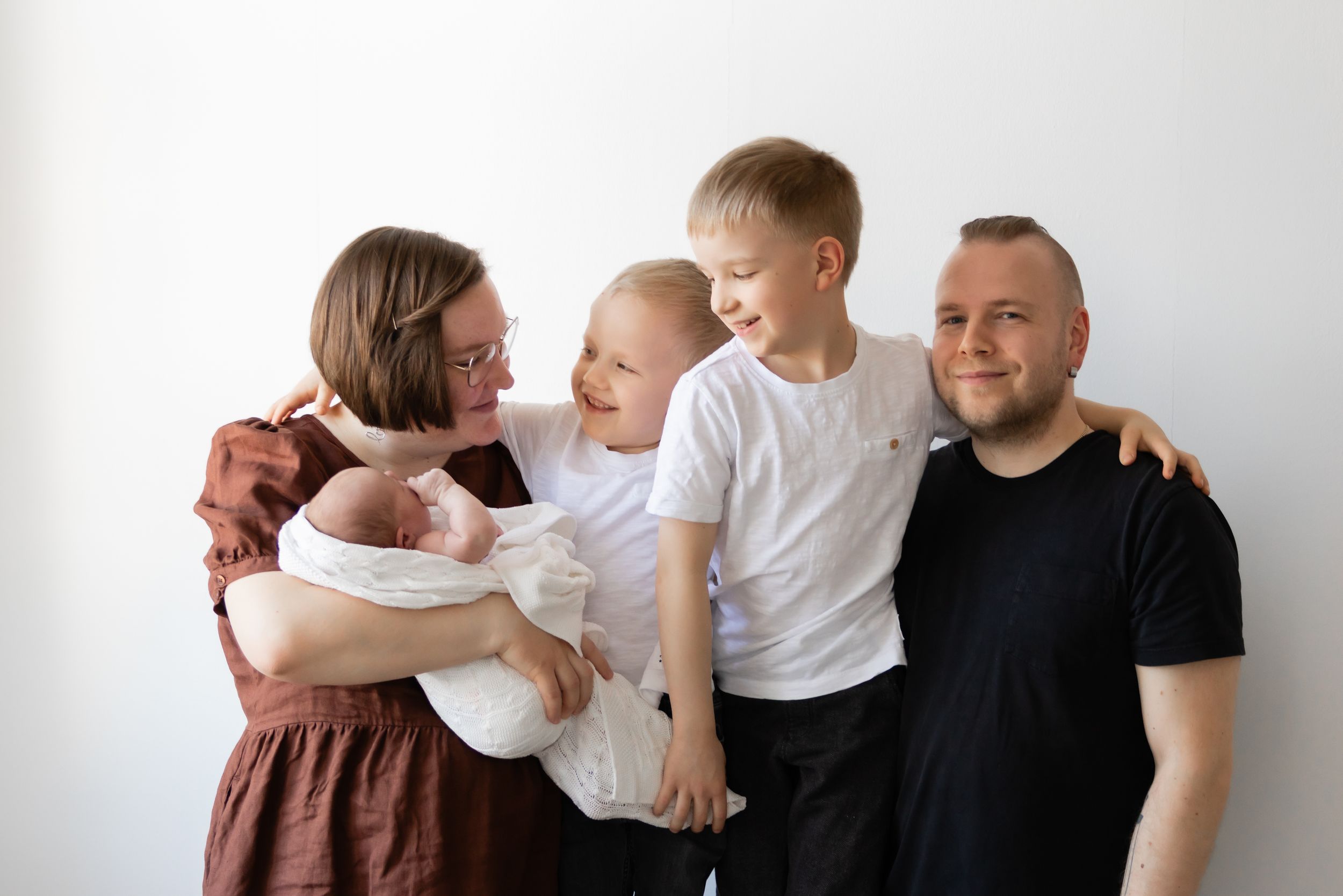 perhekuva newborn kuvauksessa