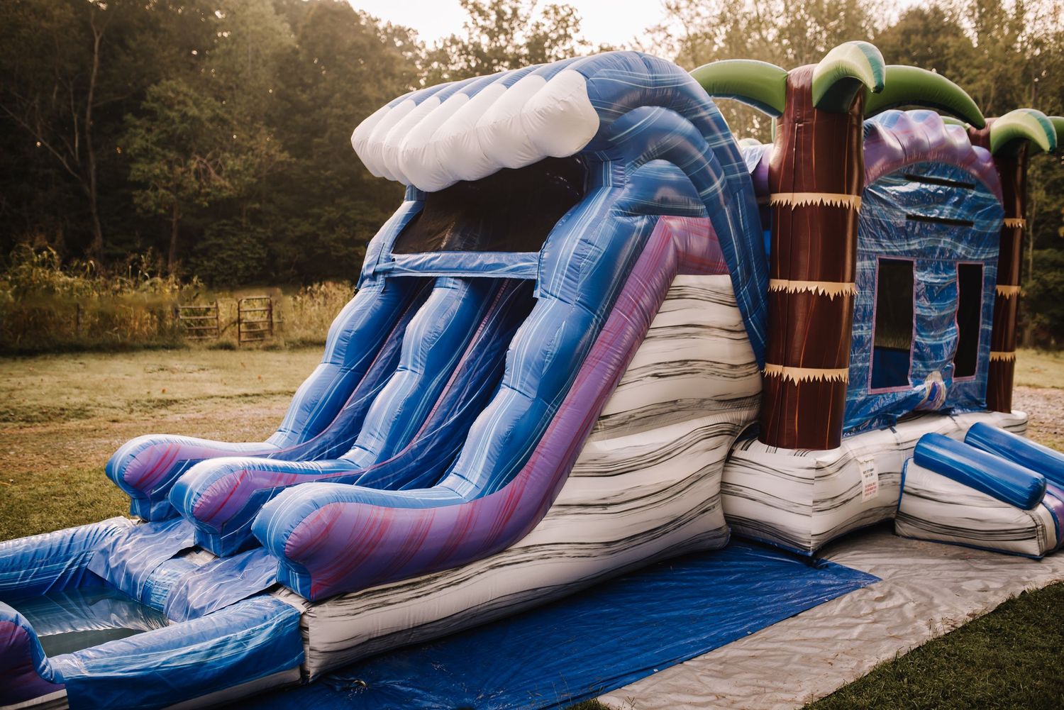 Lovells Jumper, inflatable bounce houses and water slides serving Cheatham County Tennessee and surrounding areas.