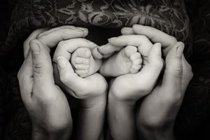Outdoor newborn photography Mildura – natural lifestyle portrait

Newborn session Sunraysia – soft, warm outdoor image

Baby portrait at Lak