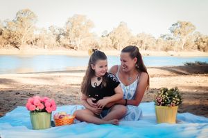Mildura family photography at golden hour – natural outdoor portrait