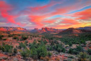 Wide Sedona Arizona sunset landscape used for branding and marketing imagery, capturing the beauty, atmosphere, and spirit of the Southwest.