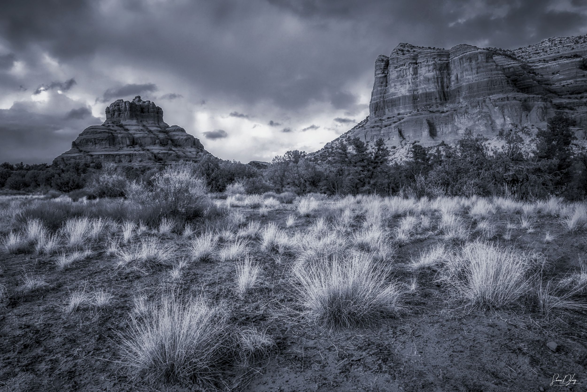 Bell Rock Sedona Arizona destination photography showcasing iconic red rock scenery for tourism, travel marketing, and advertising imagery.
