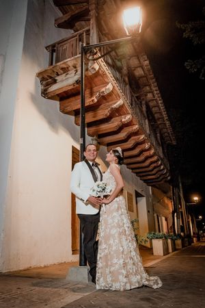 Ceremonia de la luz en una hermosa boda simbólica celebrada al aire libre en las afueras de Valledupar.