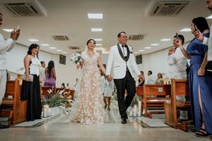 Ceremonia de la luz en una hermosa boda simbólica celebrada al aire libre en las afueras de Valledupar.