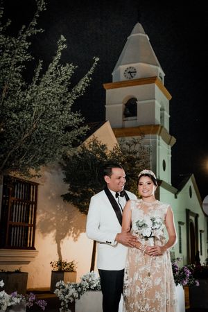 Ceremonia de la luz en una hermosa boda simbólica celebrada al aire libre en las afueras de Valledupar.