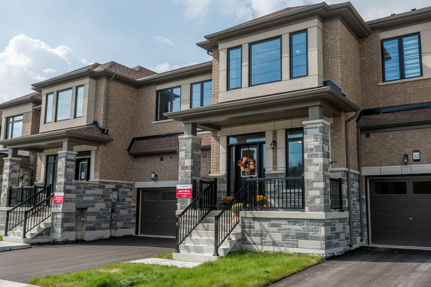 A photo of a town home in East Gwillumbury Ontario for a real estate listing in south Simcoe County photographed by Sarah Tennant
