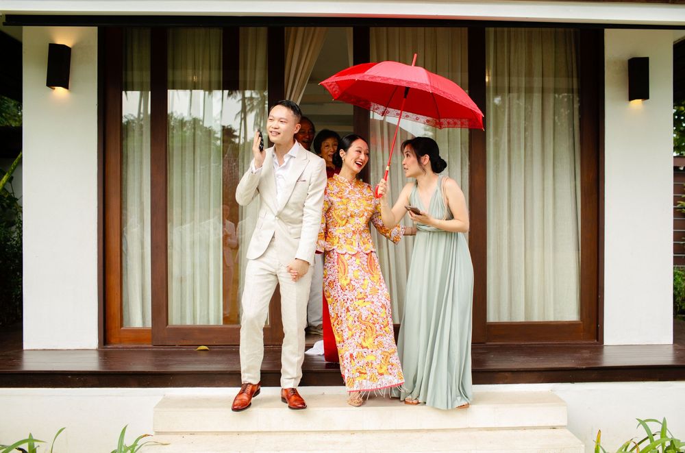 groom picking up bride before chinese tea ceremony at Ban Suriya Koh Samui villa