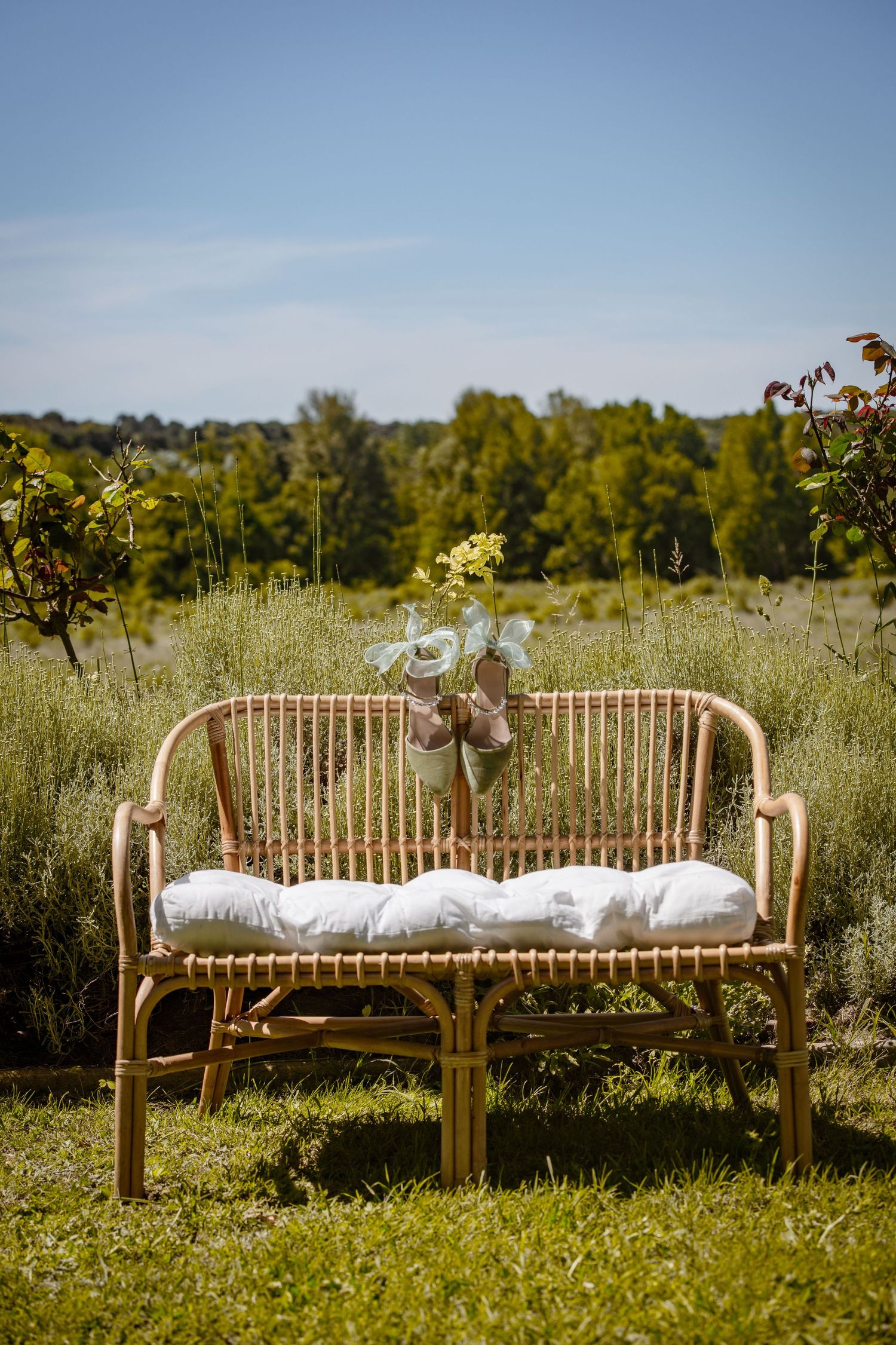 chaussure de la mariée pour un mariage en Provence, dans le sud de la France, photographe de mariage