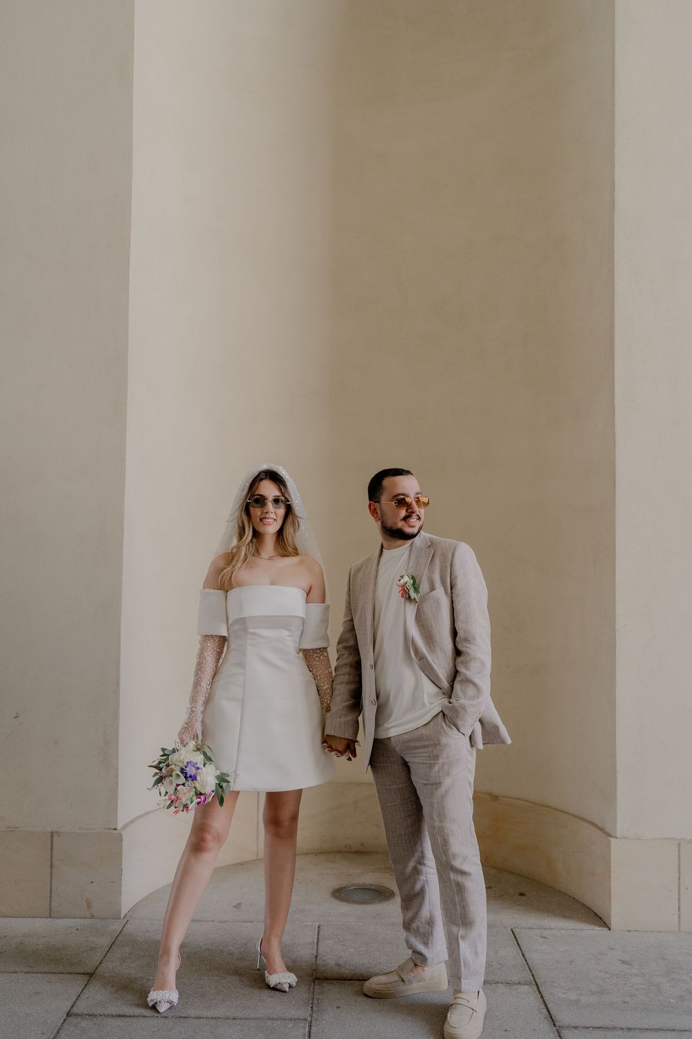 Ein Hochzeitsshooting in Berlin. Das Brautpaar ist sehr classy, elegant und modern. Eine Hochzeit mit einem editorial Look und authentisch.