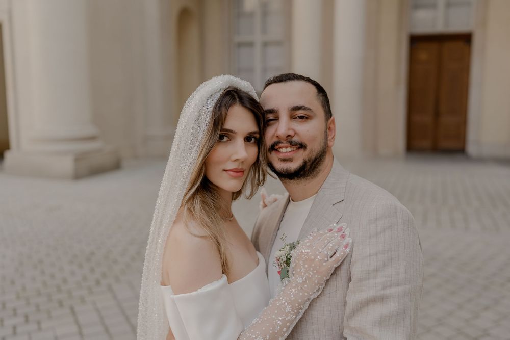 Ein Hochzeitsshooting in Berlin. Das Brautpaar ist sehr classy, elegant und modern. Eine Hochzeit mit einem editorial Look und authentisch.
