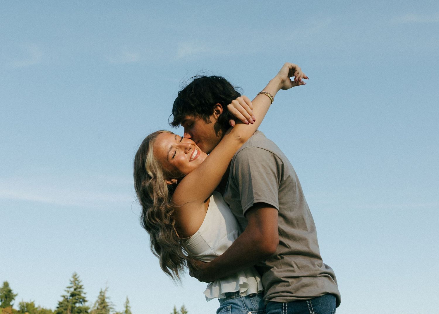 Storytelling Couples photography, PNW and Portland Oregon area. Engagement and surprise proposal photographer. Columbia River Gorge Wedding