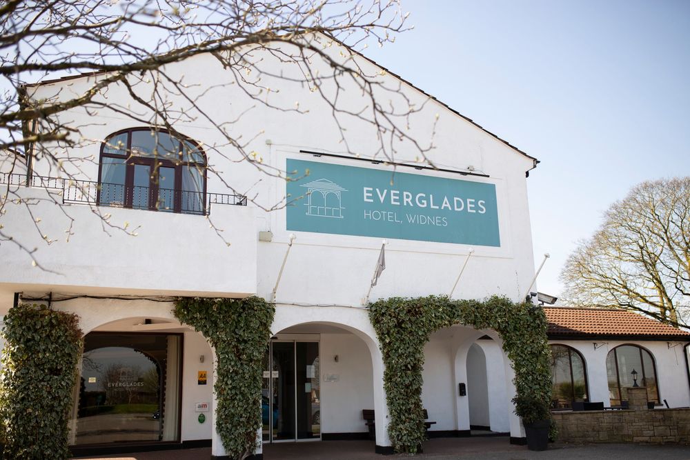 wedding at Everglades Hotel, Widnes, Cheshire, by Little Wonderland Photography