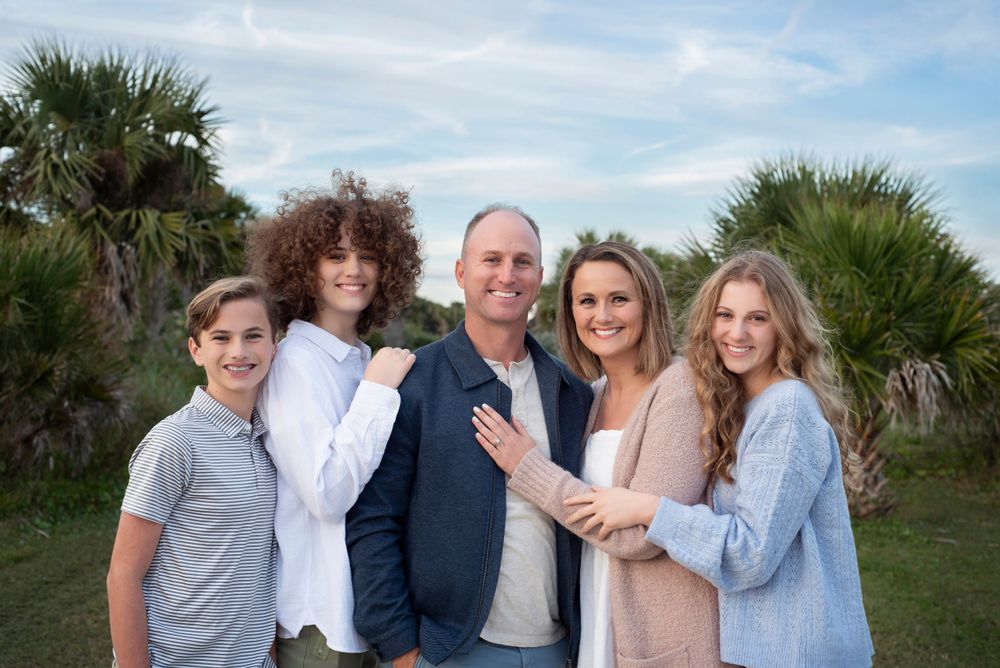 Large family of 5 photo session at sunset . New Smyrna Dunes Park - Dog Side