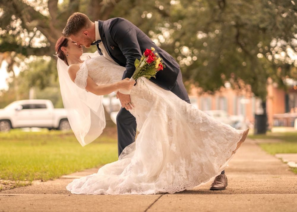 Downtown Pensacola couple photos