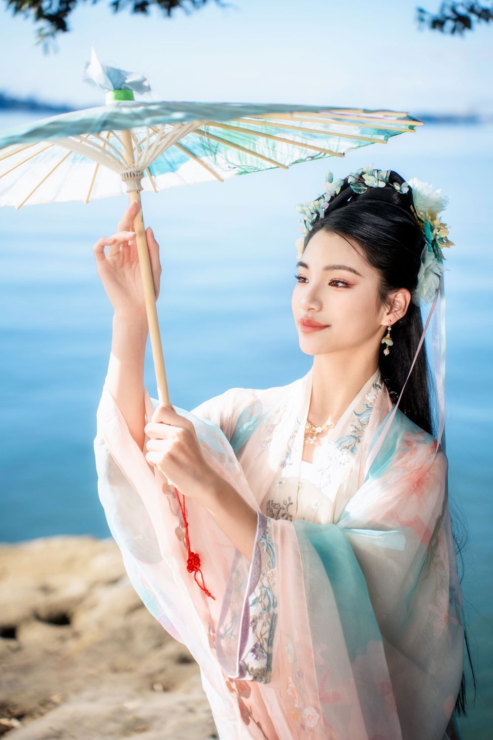 Beautiful seaside Hanfu dance portrait featuring flowing traditional clothing at Point Chevalier, by an Auckland photographer.