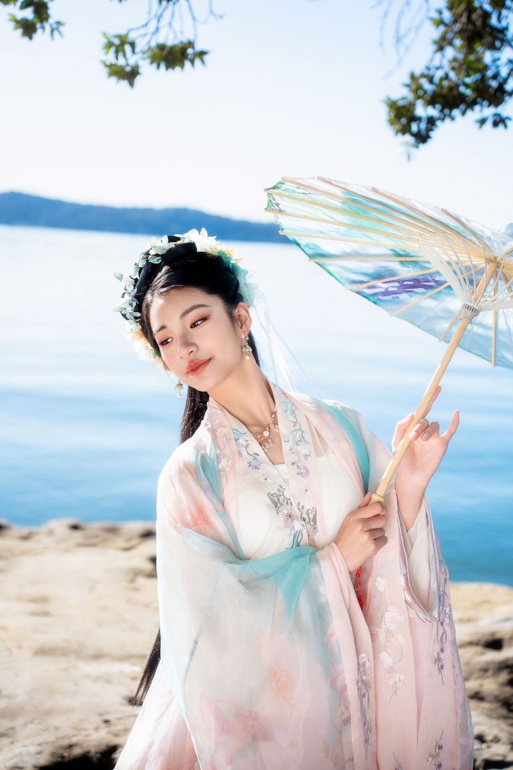 Beautiful seaside Hanfu dance portrait featuring flowing traditional clothing at Point Chevalier, by an Auckland photographer.