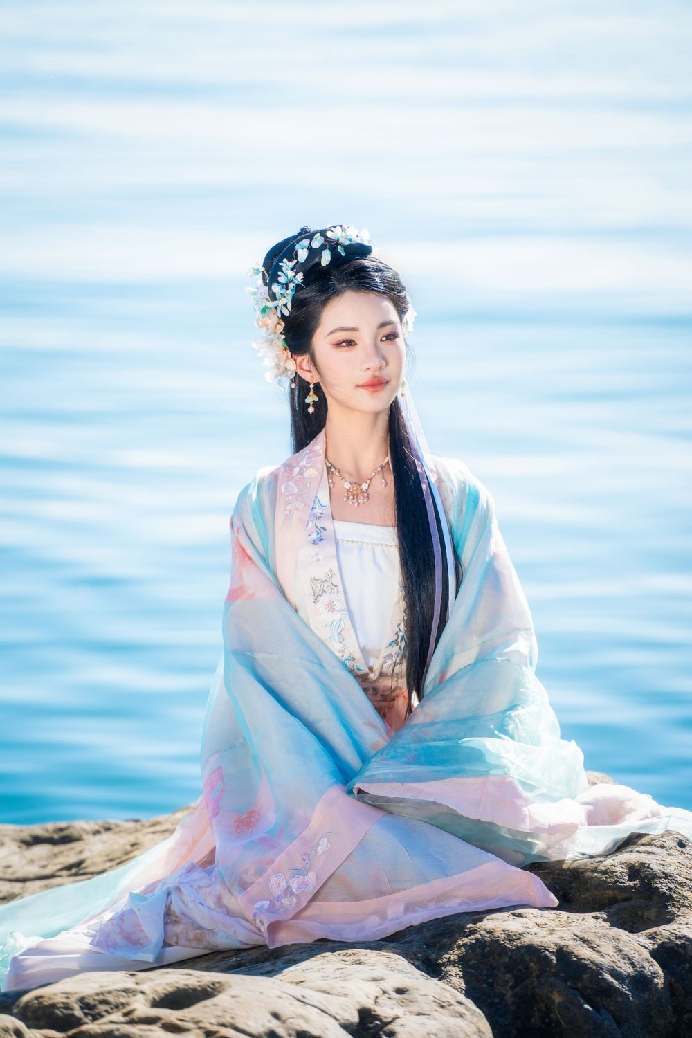 Beautiful seaside Hanfu dance portrait featuring flowing traditional clothing at Point Chevalier, by an Auckland photographer.