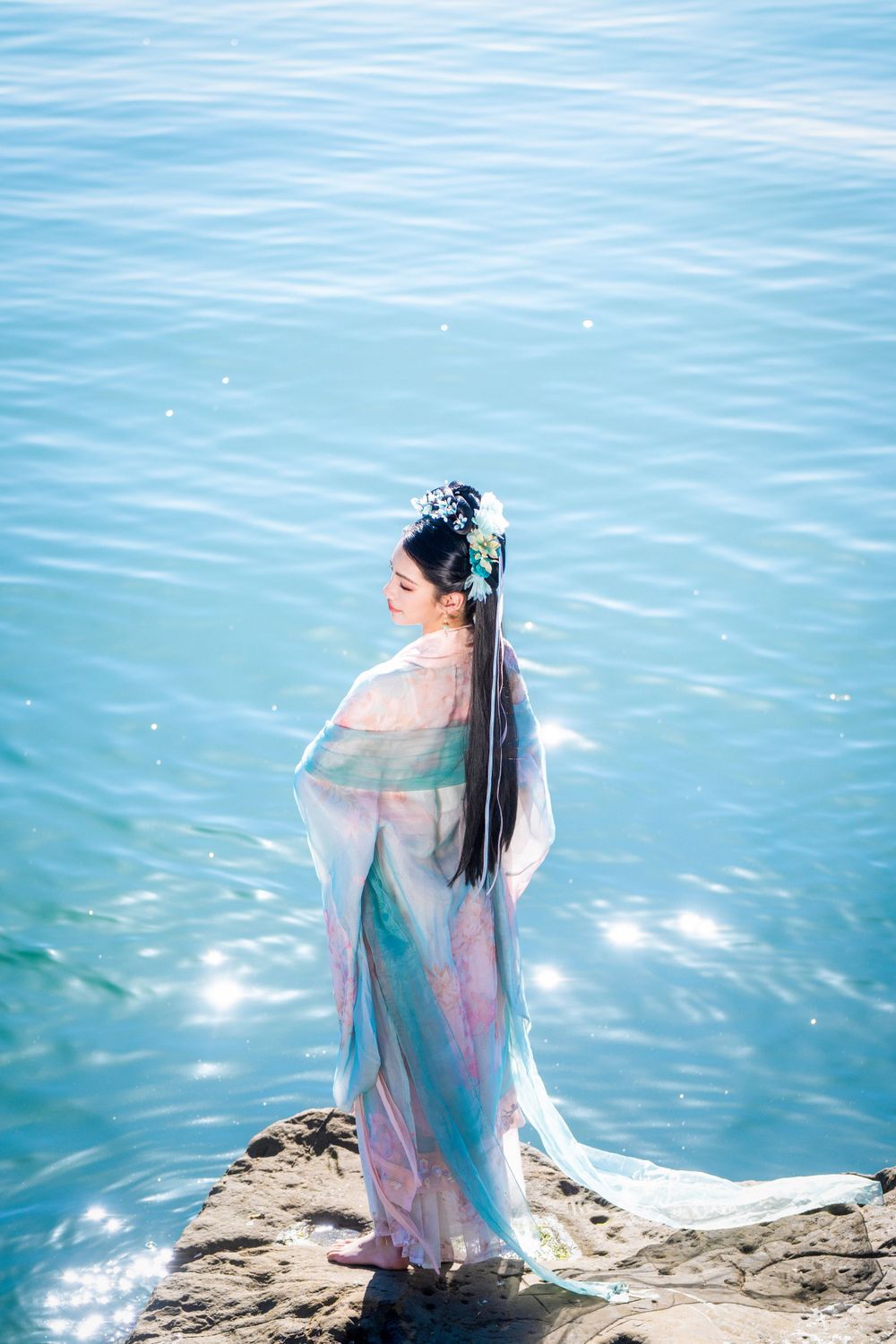 Beautiful seaside Hanfu dance portrait featuring flowing traditional clothing at Point Chevalier, by an Auckland photographer.