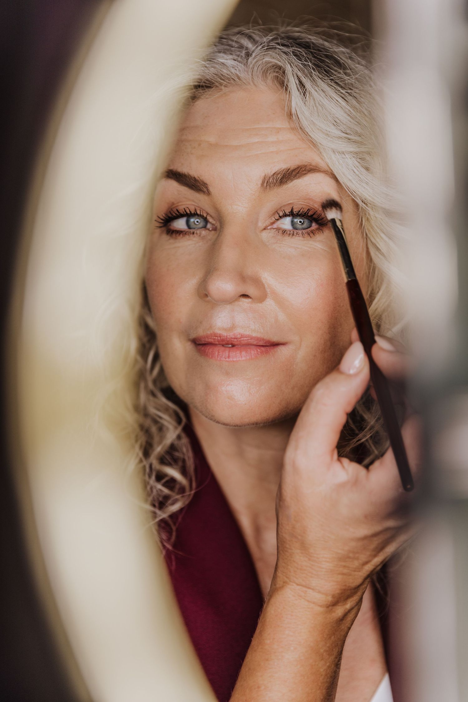 airlie beach makeup artist applying eye shadow to model mackay whitsundays personal branding photographer images