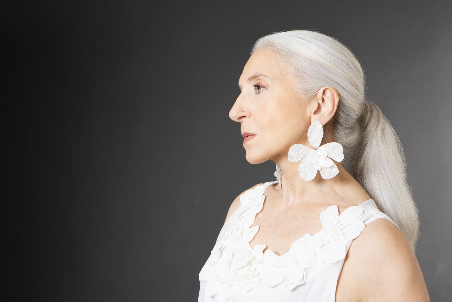 MAture model with simple pony tail and dewy makeup