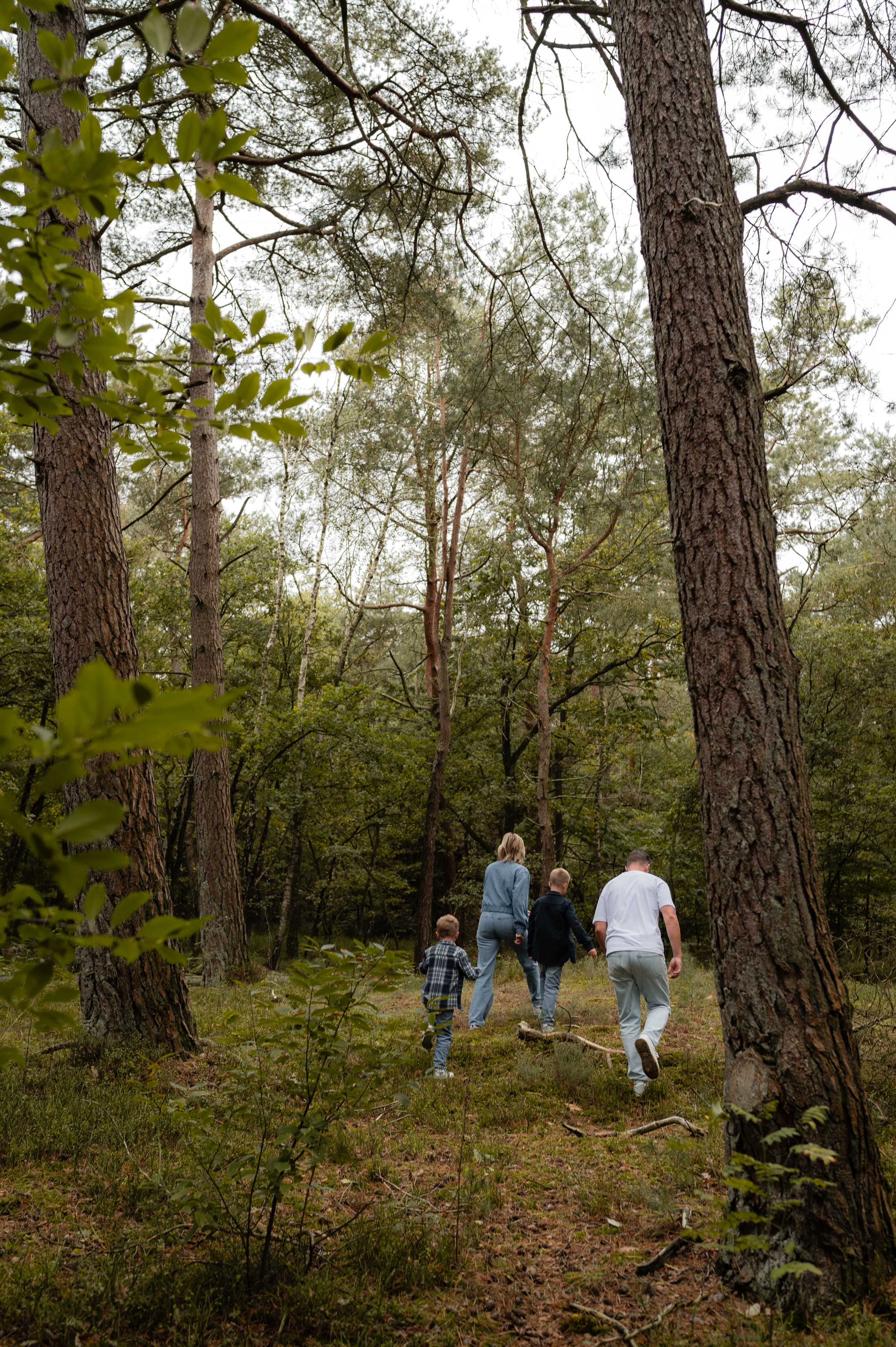 Gezinsshoot in het bos - Elles Yanna Photography