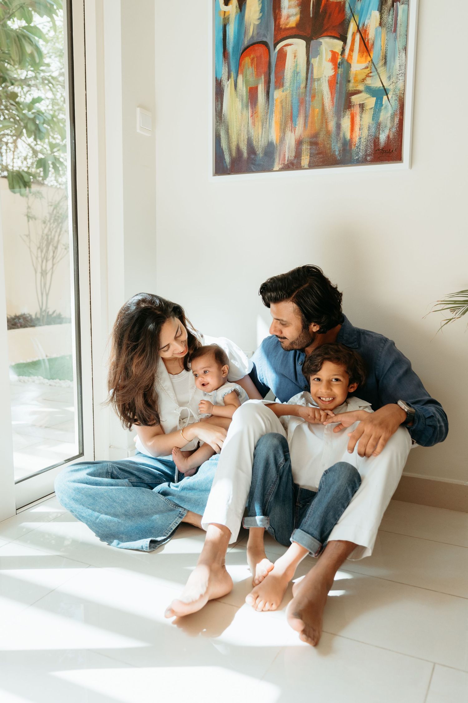 at home family photoshoot in abu dhabi