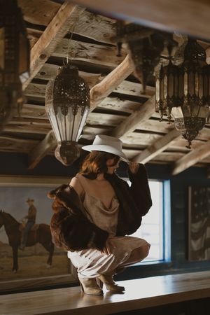 artistic, dance, pose under vintage chandeliers, western, ellis motel
photographed by Sydney Romero, La Grange TX photographer